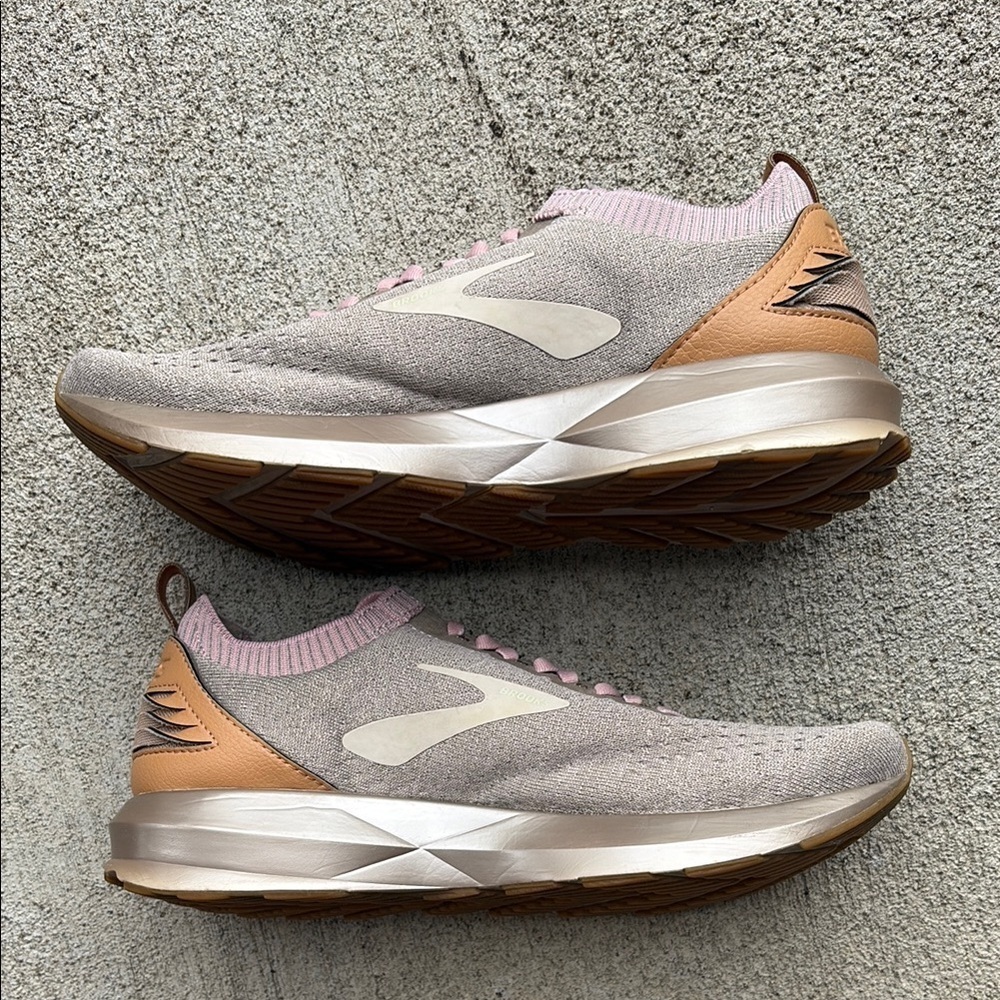 NWOT Brooks Levitate 2 Limited Edition Le Pink Running Shoes size 10 - Picture 3 of 10